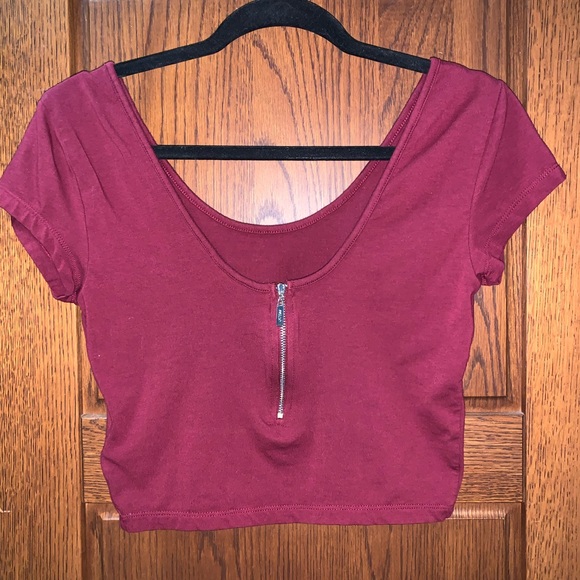 GUESS Crop Top - Picture 3 of 5